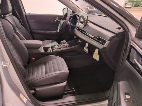 New 2025 Mitsubishi Outlander SE image 10