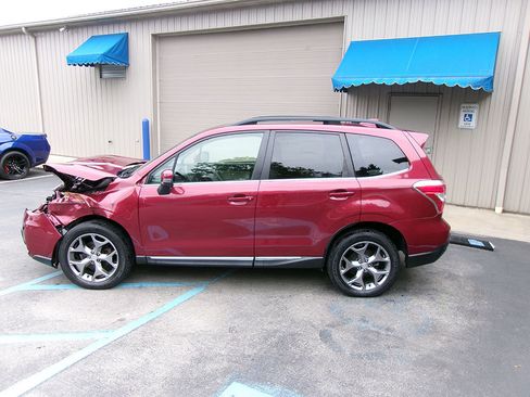 Used 2016 Subaru Forester 2.5i Touring w/ Eyesight & Navigation System image 3