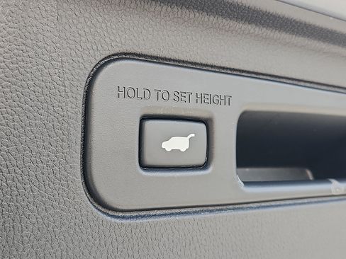 Used 2025 Honda Pilot TrailSport image 29