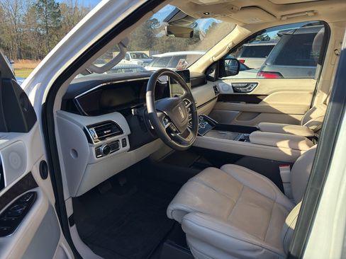 Used 2018 Lincoln Navigator Reserve w/ Technology Package image 2