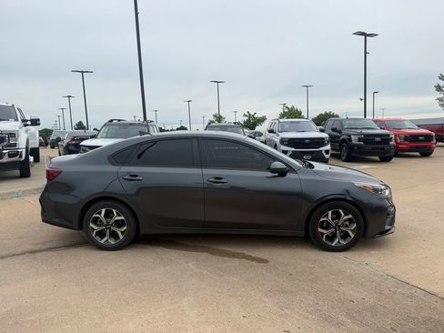 Used 2019 Kia Forte LXS FWD image 2
