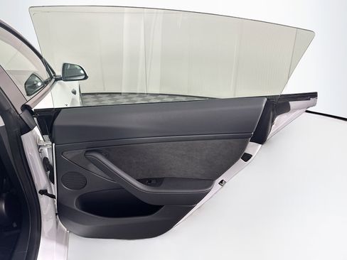 Used 2023 Tesla Model 3 Standard Range RWD image 29