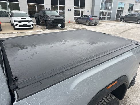 Used 2025 GMC Sierra 2500 AT4X image 31