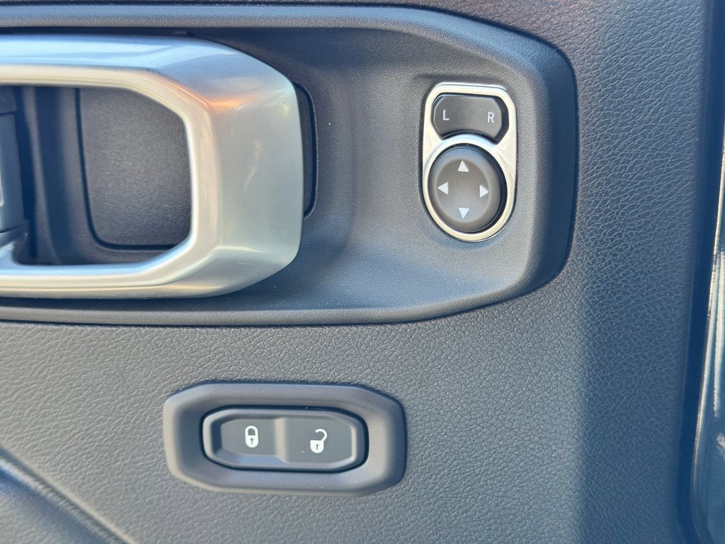 Used 2021 Jeep Wrangler Unlimited Rubicon AWD/4WD image 28