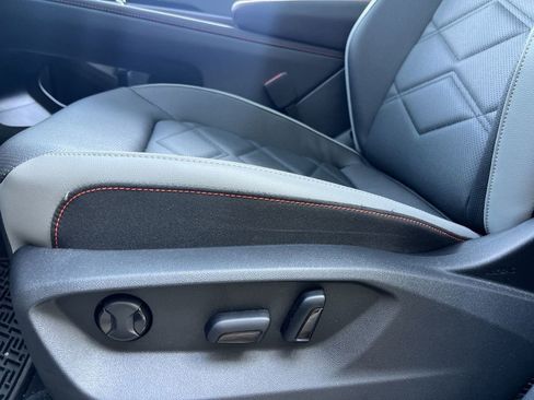 Used 2025 Volkswagen Atlas Peak Edition SE image 14