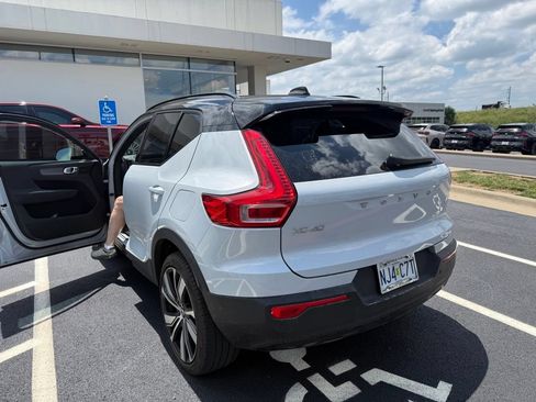 Used 2021 Volvo XC40 P8 Recharge w/ Advanced Package AWD/4WD image 8
