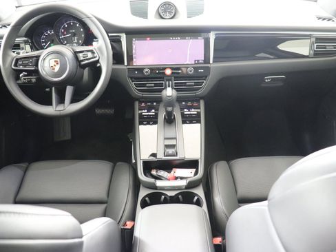 Used 2025 Porsche Macan image 19