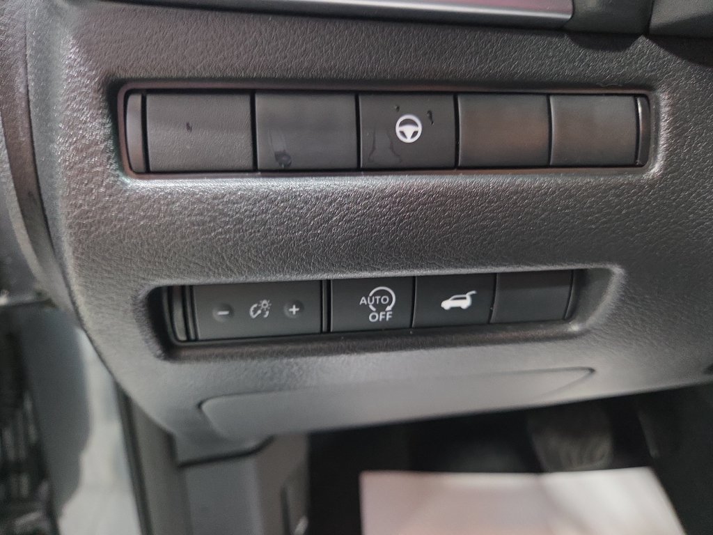 Used 2026 Nissan Rogue SV AWD/4WD image 32