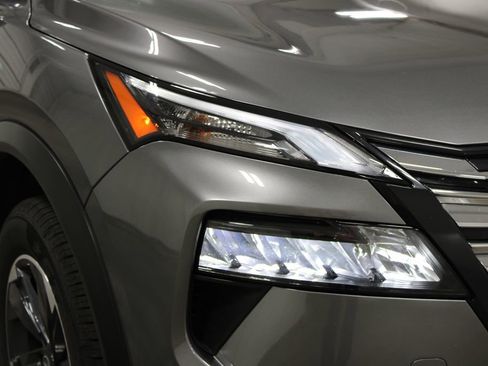 Used 2024 Nissan Rogue SV AWD/4WD image 11