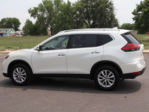 Used 2017 Nissan Rogue SV w/ SV Premium Package AWD/4WD image 8