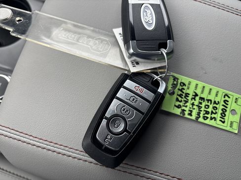 Used 2025 Ford Explorer Active w/ Active Comfort Package image 32