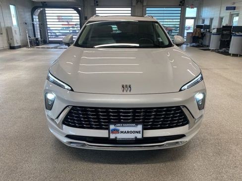 Certified 2024 Buick Envision Avenir image 2