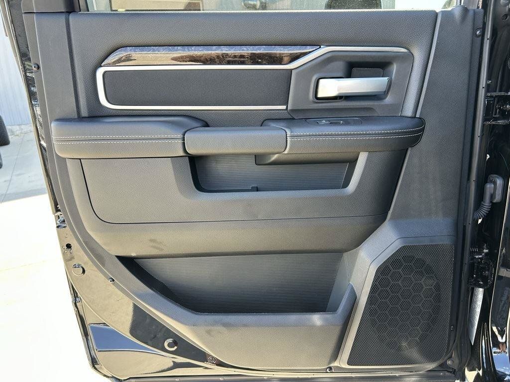 New 2025 RAM 2500 Big Horn AWD/4WD image 30