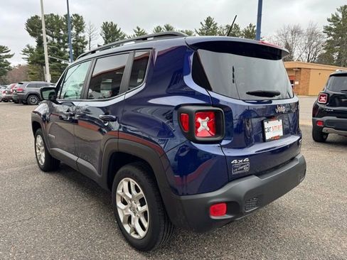 Used 2017 Jeep Renegade Latitude w/ Cold Weather Group AWD/4WD image 5