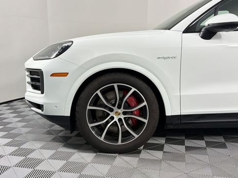 Certified 2024 Porsche Cayenne S AWD/4WD image 7