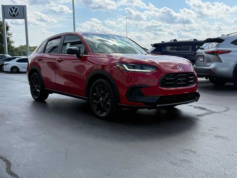 Used 2025 Honda HR-V Sport image 3