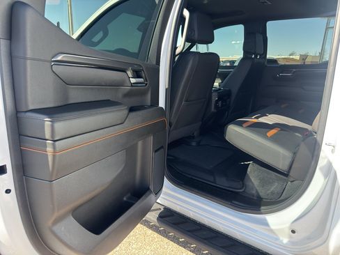 Used 2025 GMC Sierra 1500 AT4 w/ AT4 Premium Package AWD/4WD image 15