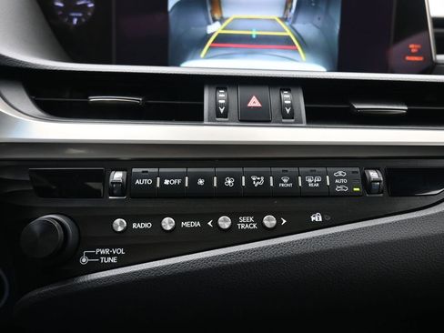 Used 2020 Lexus ES 300h w/ Accessory Package FWD image 20