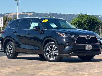 Used 2022 Toyota Highlander XLE AWD/4WD video 2