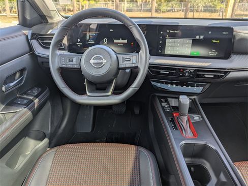 Used 2025 Nissan Kicks SR w/ SR Premium Package image 7