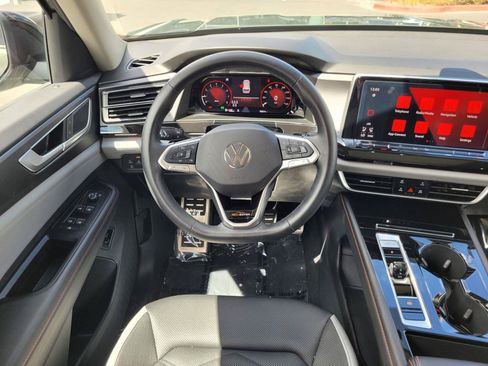 Certified 2025 Volkswagen Atlas Peak Edition SE AWD/4WD image 19