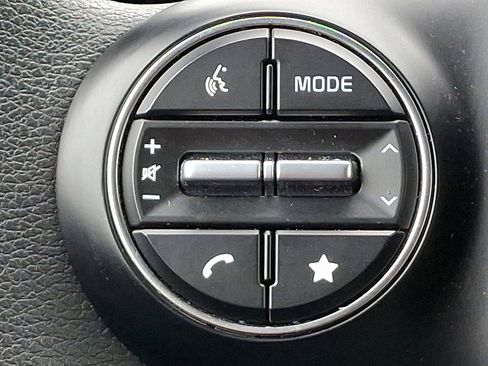 Used 2025 Kia Soul LX FWD image 21