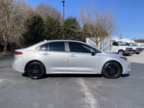 Used 2024 Toyota Corolla LE image 9