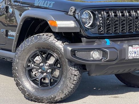 Used 2024 Jeep Wrangler Unlimited AWD/4WD image 3