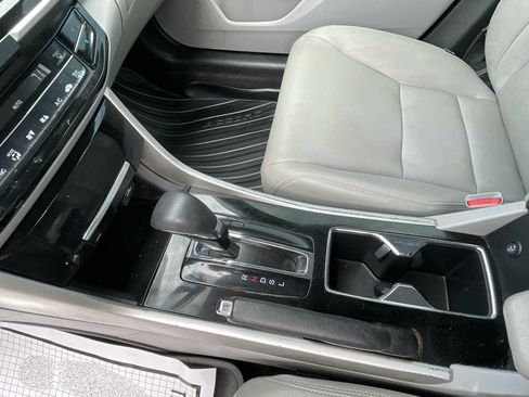 Used 2017 Honda Accord EX image 18