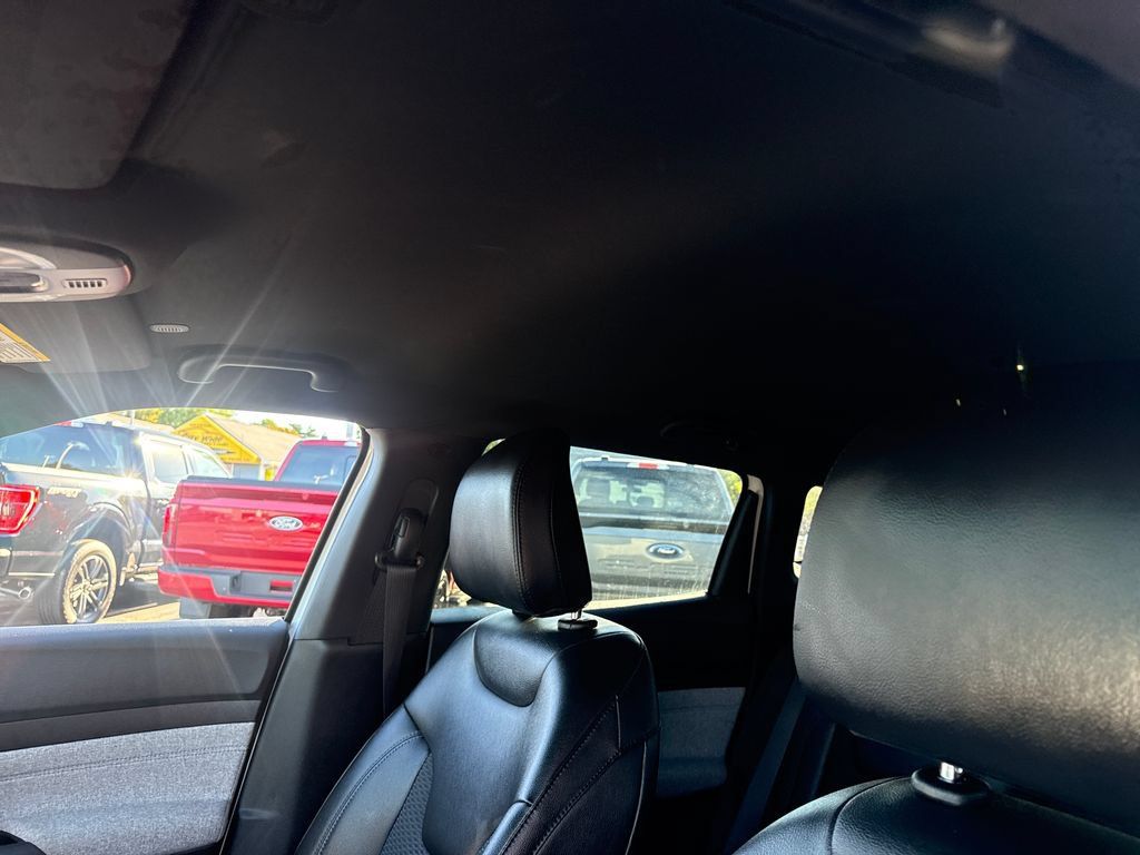 Used 2025 Jeep Compass Latitude AWD/4WD image 24