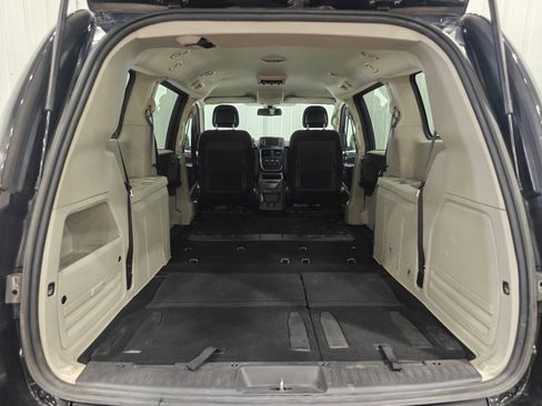 Used 2020 Dodge Grand Caravan SE FWD image 28