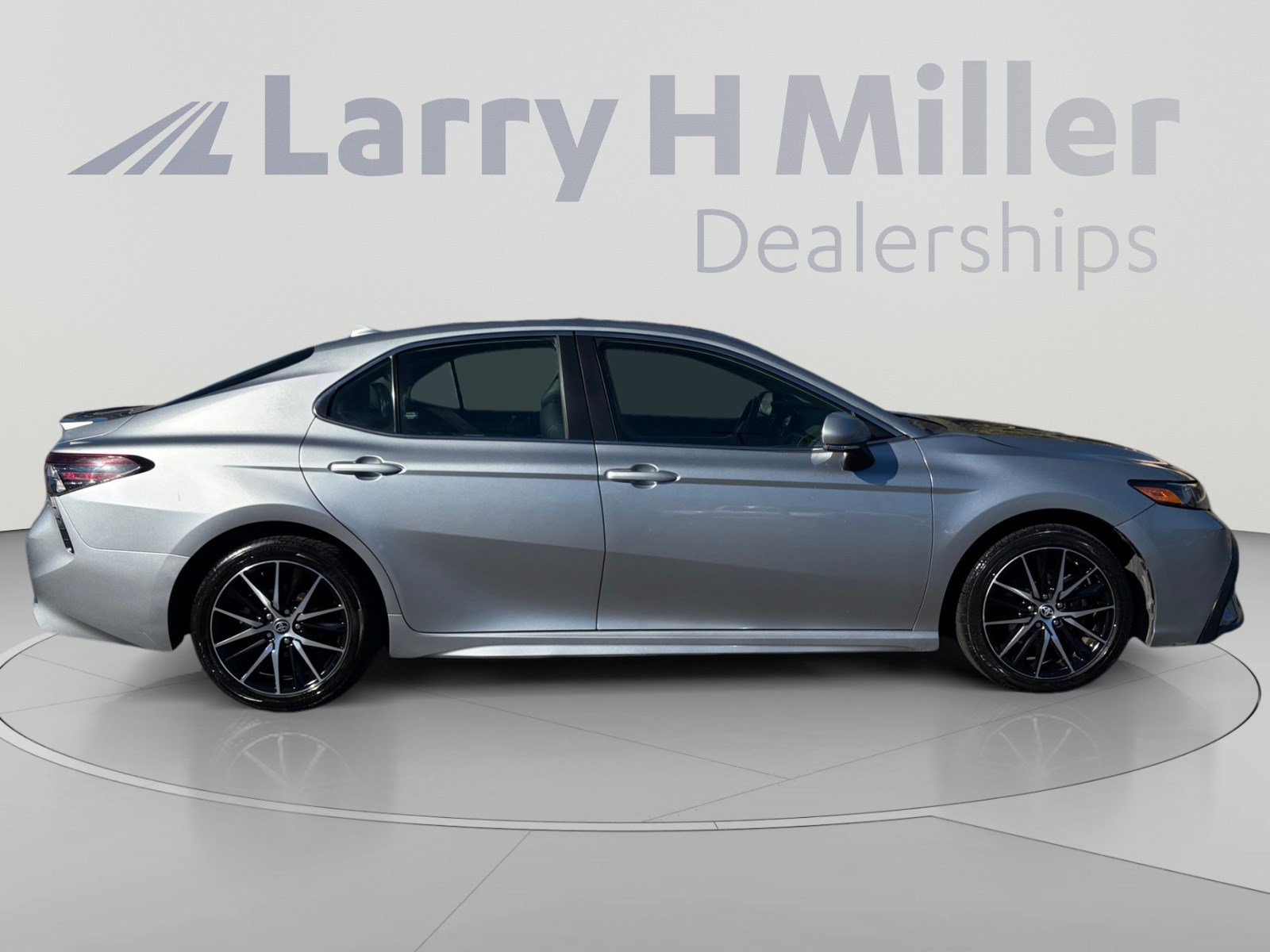 Used 2024 Toyota Camry SE FWD image 6