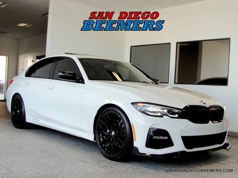 Used 2022 BMW 330i Sedan w/ M Sport Package RWD image 18