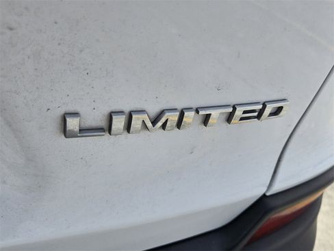 Used 2019 Jeep Cherokee Limited image 15