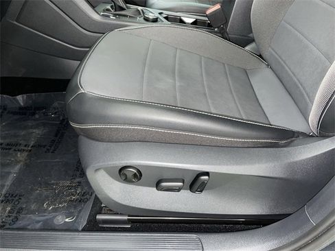 Used 2022 Volkswagen Taos SE image 20