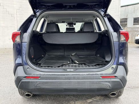 Used 2021 Toyota RAV4 XLE Premium image 10