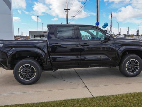 New 2025 Toyota Tacoma TRD Sport image 9