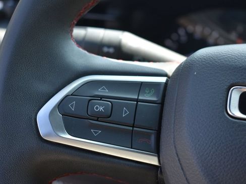 Used 2025 Jeep Compass Trailhawk AWD/4WD image 15