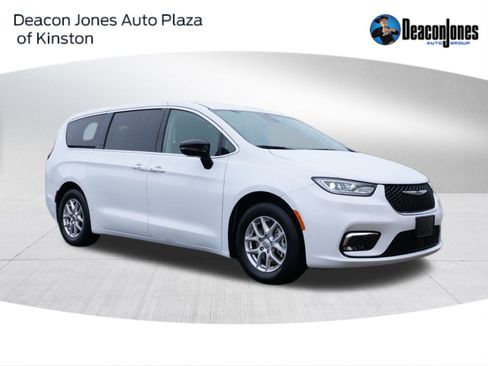 Used 2024 Chrysler Pacifica Touring-L image 1