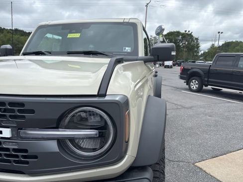New 2025 Ford Bronco Badlands image 12