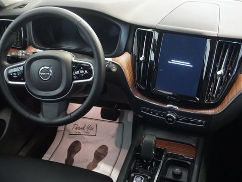 Used 2024 Volvo XC60 B5 Plus AWD/4WD image 31
