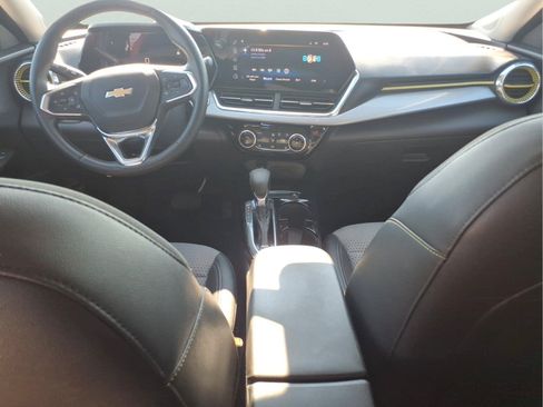 Used 2025 Chevrolet Trax LT w/ Driver Confidence Package FWD image 14