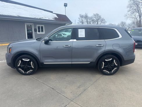 Used 2023 Kia Telluride S image 2