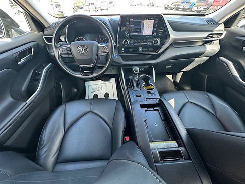Certified 2020 Toyota Highlander XLE AWD/4WD image 17