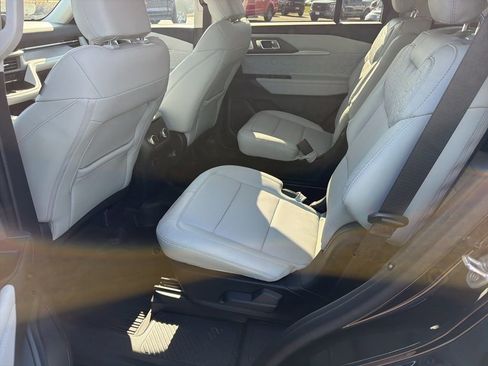 Used 2025 Ford Explorer Platinum w/ Ultimate Package image 15