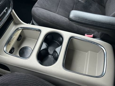 Used 2014 Dodge Grand Caravan SXT w/ UConnect Hands-Free Group image 32