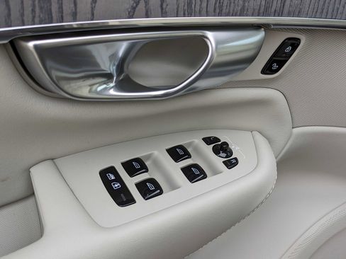 Certified 2024 Volvo XC90 T8 Plus AWD/4WD image 14