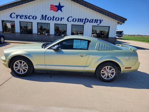 Used 2005 Ford Mustang Coupe RWD image 2