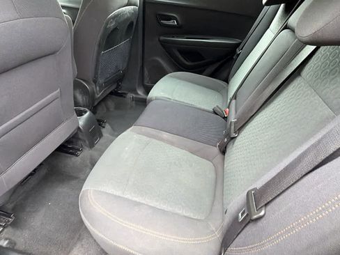 Used 2020 Chevrolet Trax LS FWD image 17