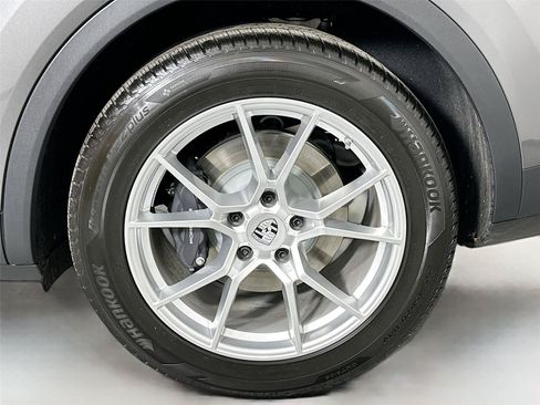 Certified 2026 Porsche Cayenne AWD/4WD image 12